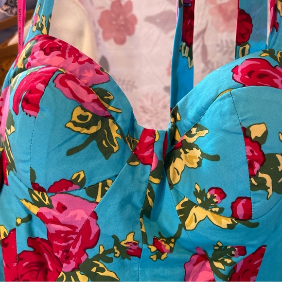 Brand; Betsey Johnson. Floral dress. Size: 4. - Picture 2 of 7